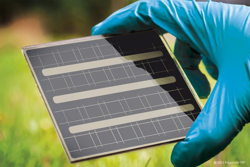 Dünnschicht-Solarzellen, wie sie vom Fraunhofer FEP und von der CTF Solar GmbH in einem Forschungsprojekt entwickelt werden sollen, versprechen niedrigere Herstellungskosten und einen höheren Wirkungsgrad. 