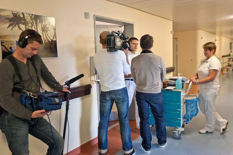 Interview auf dem Klinikflur: Dreharbeiten in der MHH zur neuen VOX-Serie.