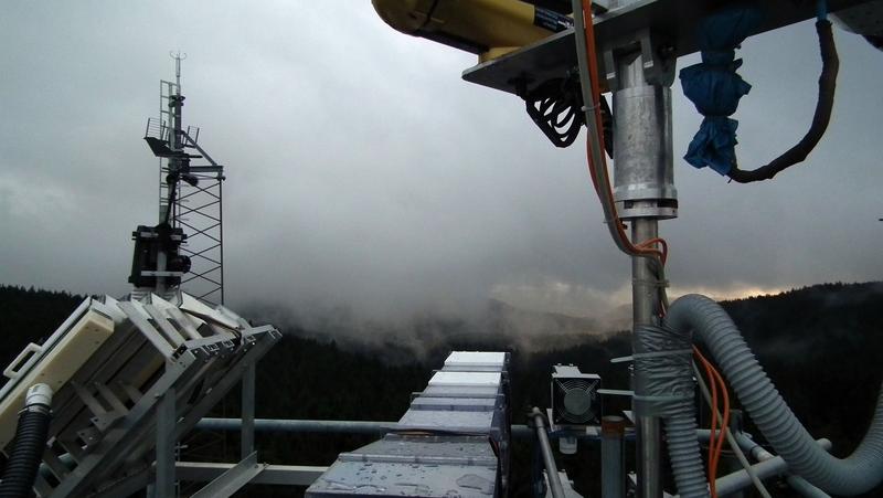 Während einer sechswöchigen Kampagne im Herbst 2010 wurde während insgesamt 370 Stunden je eine Wolke an der Gipfelstation Schmücke im Thüringer Wald registriert.