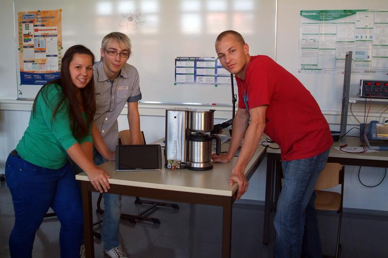 Cathleen Ramsthaler, Stefan Jäger und Stefan Wenke entwickeln in ihrer Projektarbeit eine Kaffeemaschinen-App.