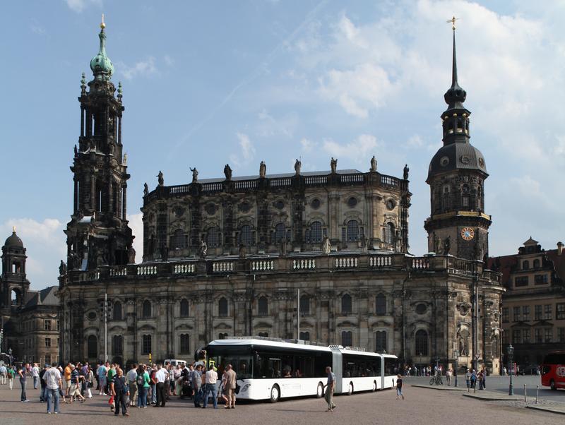 Journalists and visitors from Dresden and beyond visited the premiere of the vehicle in front of Dresden’s beautiful baroque silhouette.