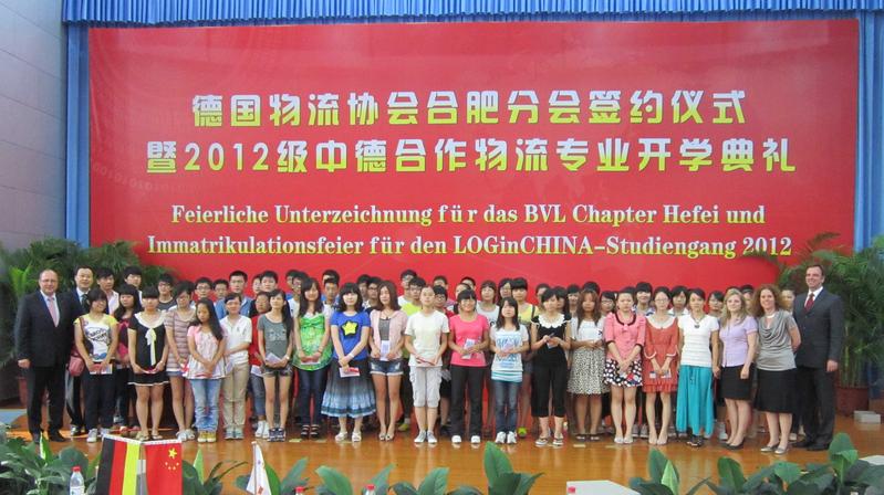 An der Universität Hefei wurden nicht nur die neue Regionalgruppe der BVL und das damit verbundene Logistiknetzwerk gefeiert. Auch die neuen LOGinCHINA-Studierenden wurden herzlich begrüßt. 