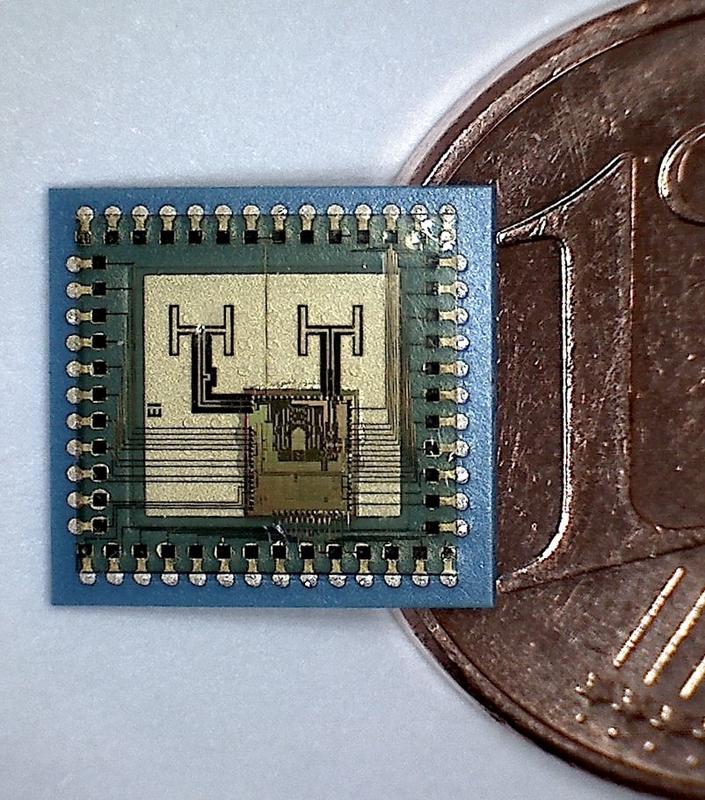 Der neue Radar-Sensor ist nur halb so groß wie eine Eurocent-Münze, aber beinhaltet alle notwendigen Hochfrequenzkomponenten. (Bild: Robert Bosch GmbH / SUCCESS)