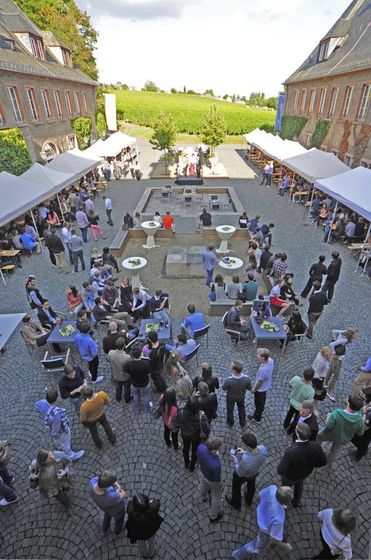 "Semester Opening" 2012 am 1. September im Schloss Reichartshausen.