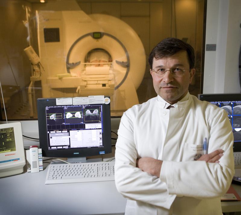 "Die MR-Mammographie ist erheblich genauer als die beim Brustkrebs-Screening verwendete Röntgen-Mammographie", so Prof. Dr. Werner A. Kaiser vom Universitätsklinikum Jena.