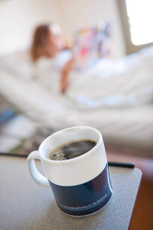 Kaffee trinken nach einer Darmoperation hilft, den Darm wieder in Schwung zu bringen.