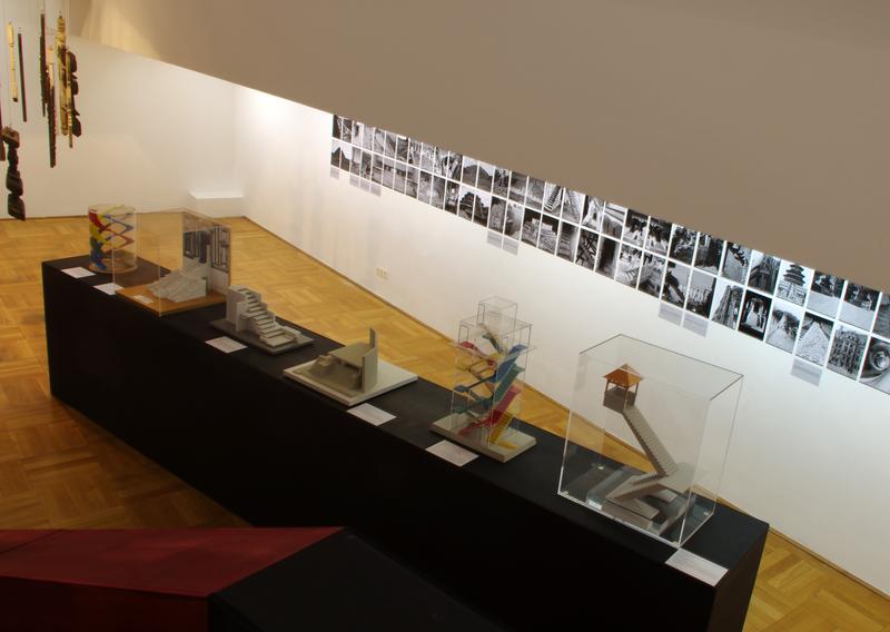 Bereits für die Ausstellung „Die Treppe – Leiter der Sinne“ im Kunst- und Gewerbeverein Regensburg beschäftigten sich Studierende der Hochschule Regensburg (HS.R) mit der Treppenforschung von Friedrich Mielke. Foto: Hochschule Regensburg