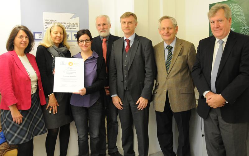 Bei der Überreichung des Preises „Legasthenie freundliche Hochschule“ an die Uni Würzburg (von links): Karin Ihls, Christine Sczygiel, Sandra Ohlenforst, Reinhard Lelgemann, Uwe Klug, Tiemo Grimm und Wolfgang Riedel. 