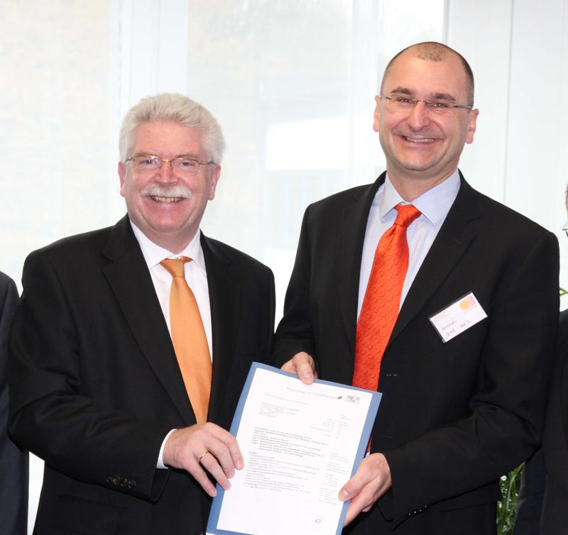 (v. l. n. r.) Staatsminister Martin Zeil, BayStWIVT, Prof. Dr. C. J. Brabec, Vorstand ZAE Bayern