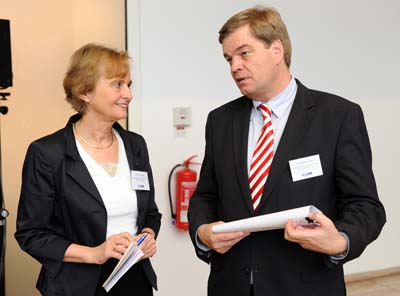 Prof. Karin Lochte, KDM Vorsitzende, im Gespräch mit Enak Ferlemann, Parl. Staatssekretär im BMVBS.