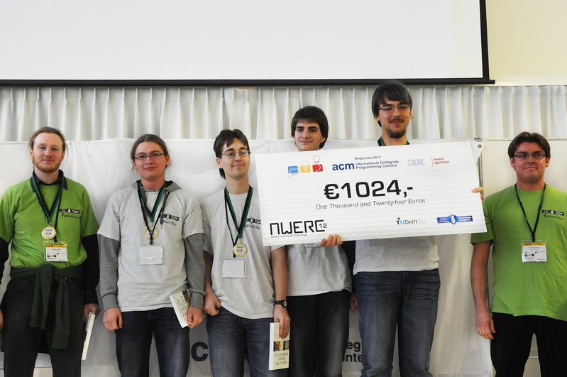 V. l. n. r.: Ragnar Nevries, Robert Engelke, Christian Koch, Gregor Behnke, Max Görner und Christian Rosenke. In grauen T-Shirts sind die Studenten, die Coaches tragen grün.