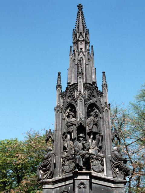 Am 7. Juni 2005 wird das Rubenow-Denkmal demontiert und nach Berlin transportiert.