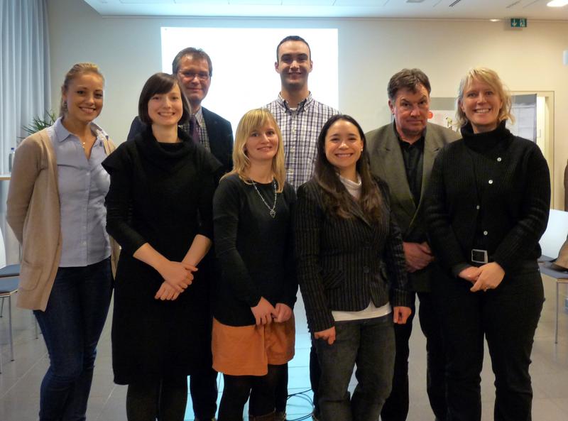 Die Vorstandsmitglieder des VNPM: Svenja Boch, Jessica Kellner, Günter Sandfort, Pauline Missling, Nikolai Nemitz, Ana Paulina Rosas Pérez, Prof. Dr. Rolf Wortmann und Dr. Gesa Birnkraut (von links).Auf dem Bild fehlt Vorstandsmitglied Lisa Wegst.