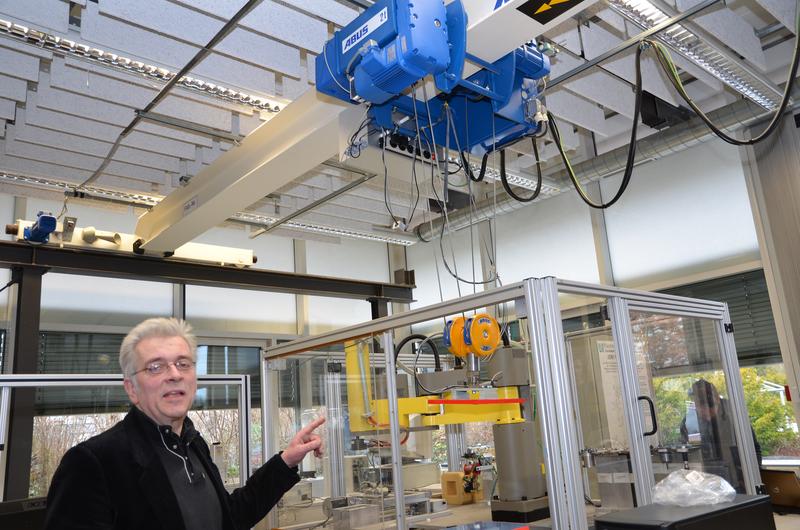 Laborleiter Prof. Dr. Wolfram Stanek dankte insbesondere den beteiligten Unternehmen.