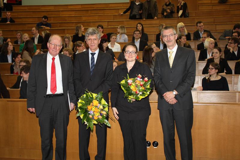 v.l.n.r. Prof. Wittekind (Vorsitzender Alumniverein Med), Prof. Herbarth und Dr. Serke (Lehrpreisträger 2012), Prof. Baerwald (Studiendekan)