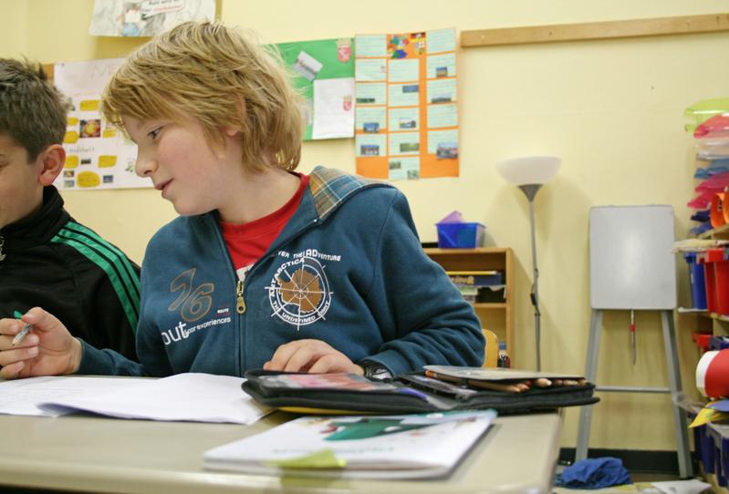 Welchen Einfluss die Herkunft beim Fremdsprachenlernen in der Schule genau einnimmt, welchen das soziale Umfeld oder die individuellen Voraussetzungen, will eine Forschergruppe empirisch herausfinden. „Welche Potentiale bringen gerade mehrsprachige Kinder für erfolgreichen frühen Fremdspracherwerb mit?", fragt Prof. Dr. Kristin Kersten von der Uni Hildesheim.