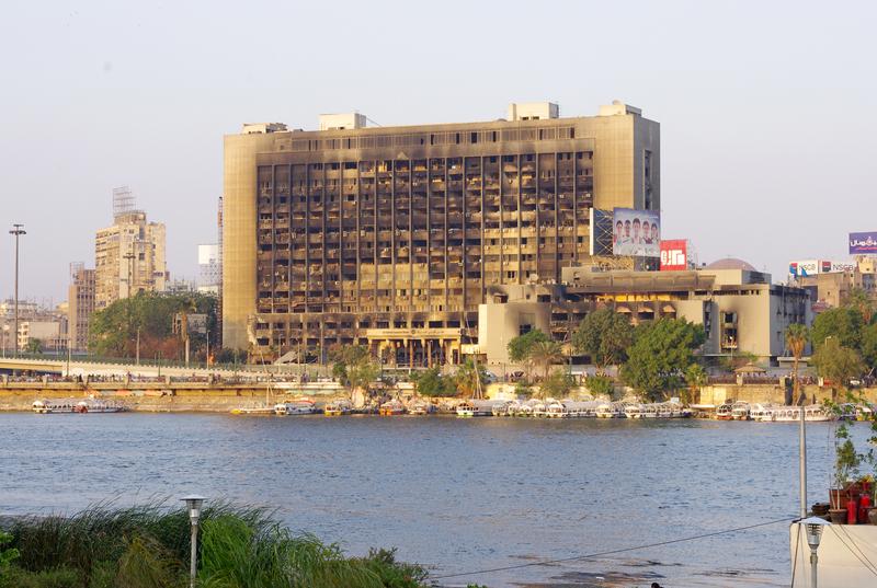 Das abgebrannte NDP-Parteigebäude: Die Ruine steht in Downtown Kairo und gilt als das Symbol der erfolgreichen Revolte gegen das Mubarak-Regime.