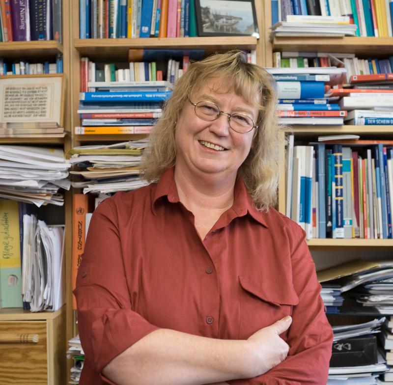 Hon.-Prof. Dr. Angelika Zegelin