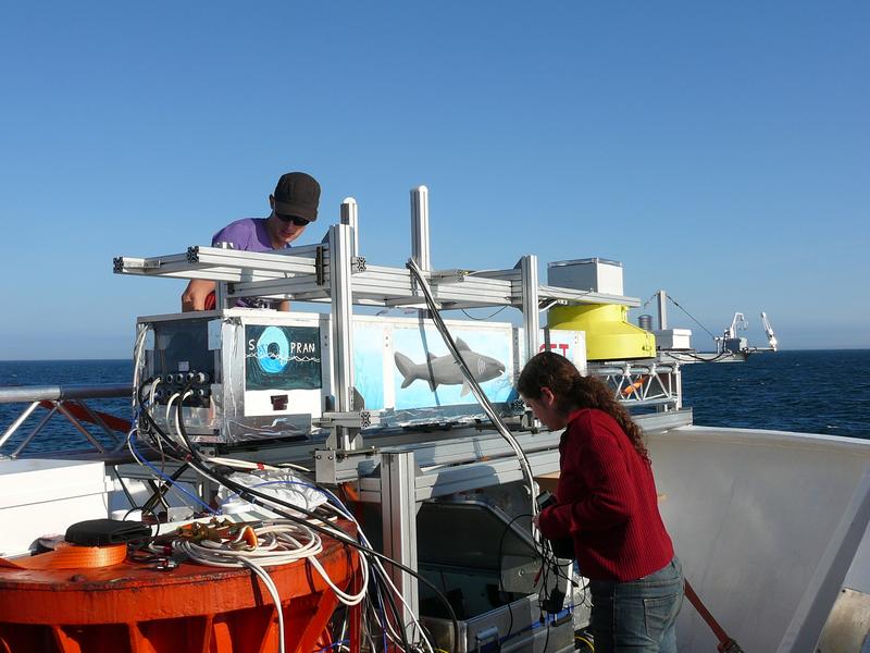 Während der Expedition M91 mit dem Forschungsschiff METEOR im Dezember 2012 maßen Wissenschaftler der Universität Heidelberg für SOPRAN die Geschwindigkeit des Austauschs von Wärme und Spurengasen zwischen Atmosphäre und Ozean. 