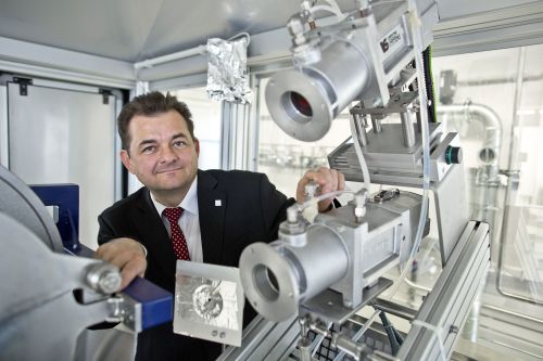 Seit 2004 ordentlicher Professor und Direktor des Instituts für Strahlwerkzeuge der Universität Stuttgart: Prof. Thomas Graf 