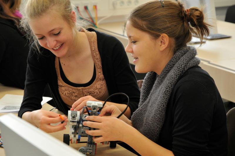 Ferienakademie im Rahmen des Pojekts "Mädchen können Technik. Du auch!" an der Hochschule Kempten