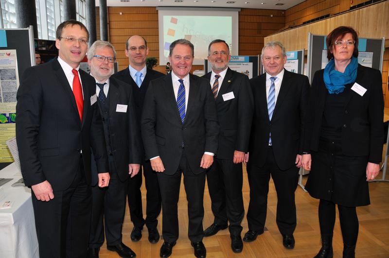 Sie gaben gemeinsam den Startschuss für TAO: Prof. Michael Pötzl, Hochschule Coburg, Prof. Godehard Ruppert, Universität Bamberg, Markus Zanner, Universität Bayreuth, Wolfgang Heubisch, Prof. Jürgen Lehmann, Hochschule Hof, MdL Thomas Hacker und Iris Hetz, Geschäftsführerin von TAO.