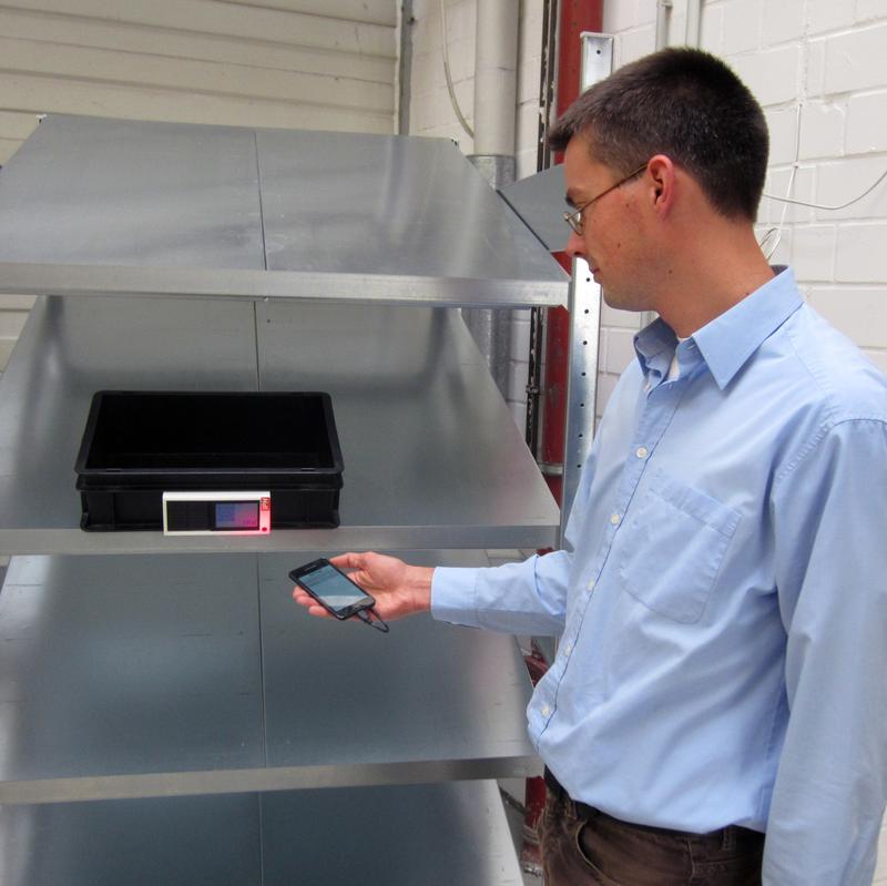 Ingenieure des IPH haben ein neues Auto-ID-System entwickelt. Die Informationen lassen sich mit einem Smartphone ändern.
