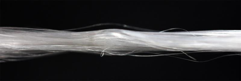 Ein hochleistungsfähiges Produkt: Spinnenseide aus künstlich hergestellten Fasern mit naturidentischen mechanischen Eigenschaften.