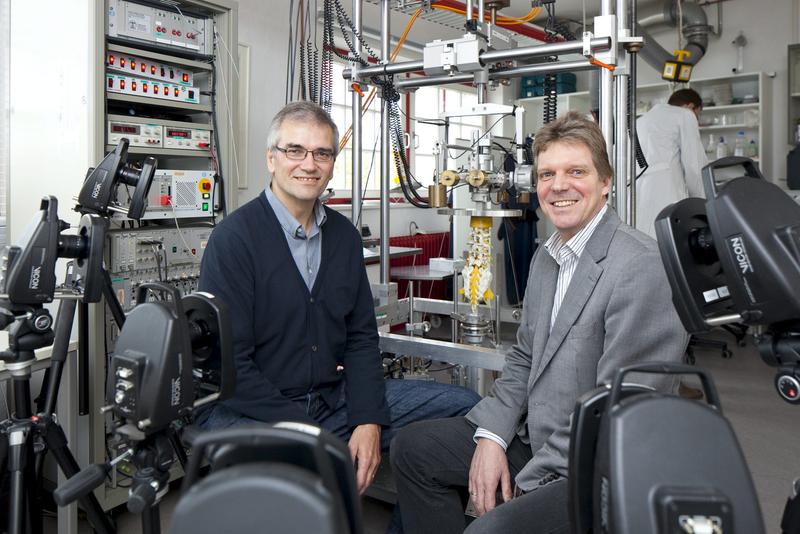 Prof. Dr. Thomas R. Oxland und Prof. Dr. Hans-Joachim Wilke (v.l.)