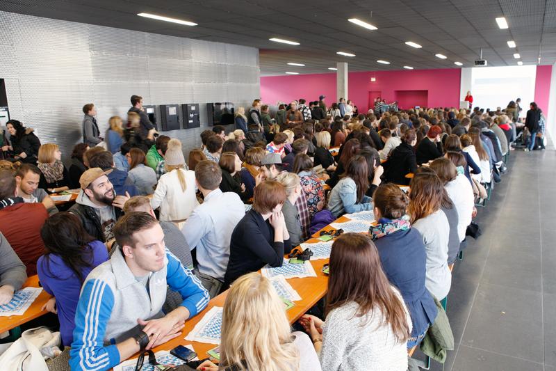 Erstsemester bei der Begrüßung an der Hochschule Neu-Ulm (HNU)