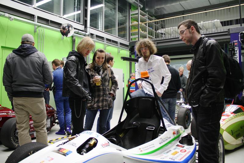 Auch das WHZ Racing Team stellte sich zur Techniknacht vor.