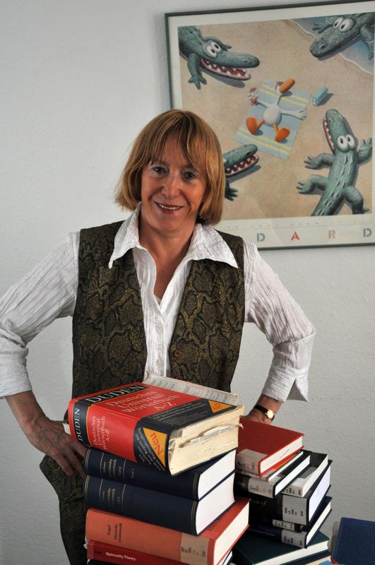 Die Jenaer Indogermanistin Prof. Dr. Rosemarie Lühr leitet das neue Projekt, bei dem sogenannte Miniaturmuster zum Thema „Arbeit“ aus ganz Europa erfasst und ausgewertet werden.