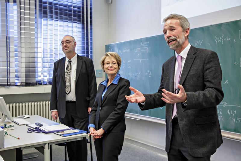 Studiengangsleiter Prof. Dr. Frank Otto, Bärbel Bergerhoff-Wodopia und TFH-Vizepräsident Prof. Dr. Christoph Dauber (v.l.)