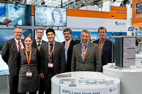 Jülicher Wissenschaftler sind wie im Vorjahr auf der Hannover Messe 2013 vertreten und zeigen neue Ansätze und Lösungen, um mithilfe von Brennstoffzellen den CO2-Ausstoß zu reduzieren.
