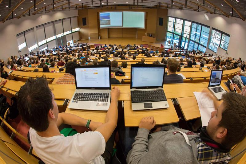 Vorlesung im Audimax der TU Ilmenau