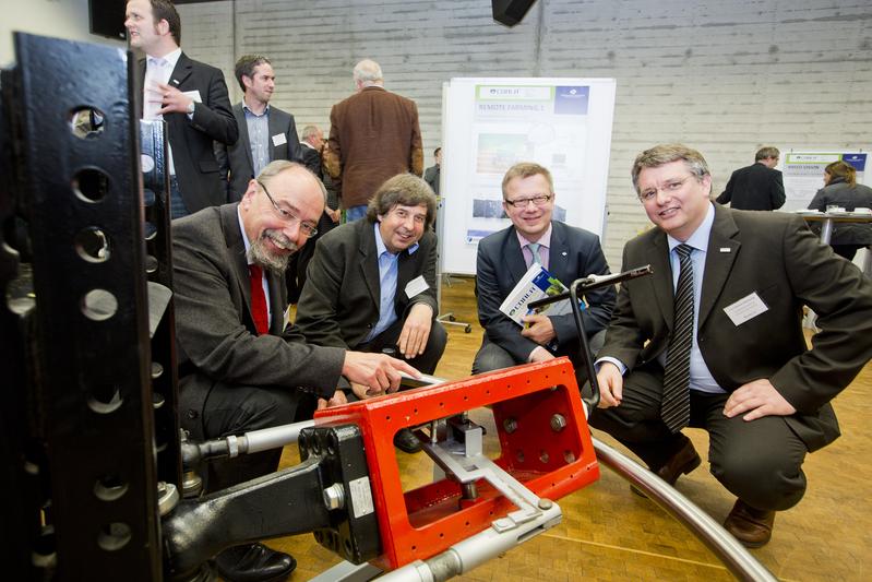 Die Initiatoren von COALA gemeinsam mit dem Vizepräsident für Forschung und Transfer der Hochschule Osnabrück: (von links) Prof. Dr. Dieter Trautz, Prof. Dr. Arno Ruckelshausen, Vizepräsident Prof. Dr. Bernd Lehmann und Prof. Dr. Bernd Johanning.