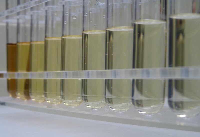 Sickerwasserproben während der elektrochemischen Reinigung.