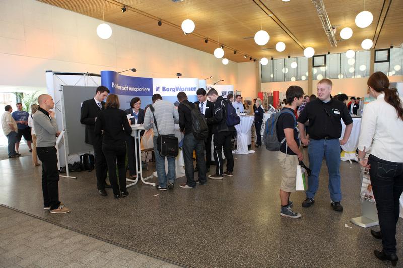 Reges Interesse an der Firmenkontaktmesse der Fachhochschule