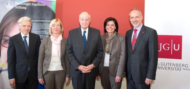 (fltr) Professor Dr. Dr. Andreas Barner, Minister of Science Doris Ahnen, Otto Boehringer, Minister President Malu Dreyer, and University President Professor Dr. Georg Krausch