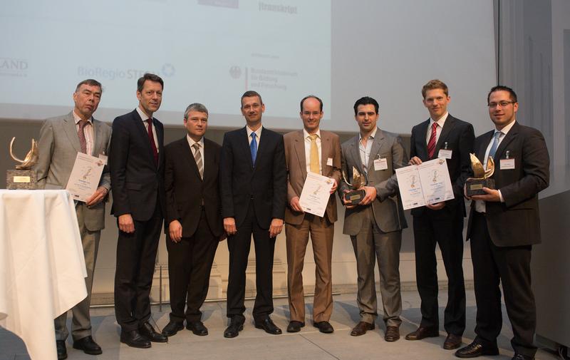 Awarding ceremony oft he Innovationspreis 2013 of the Council of the German BioRegions at the occasion of the national biotech conference „Deutsche Biotechnologietage“, May 15, 2013 Stuttgart (from left to rigth: Prof. Dr. Klaus Brandenburg Forschungszentrum Borstel, Staatssekretär Dr. Georg Schütte, Dr. Klaus Eichenberg BioRegio STERN, Dr. Thomas Diefenthal BioPark Regensburg, Prof. Dr. Arndt Schilling und Dr. Ektoras Hadjipanayi vom Klinikum Rechts der Isar in München, Georg Schendzielorz und Stephan, Binder vom Forschungszentrum in Jülich)