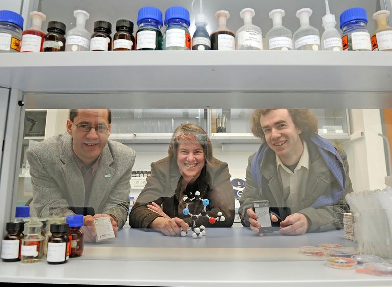 Wissenschaftlerinnen und Wissenschaftler der Universität Hildesheim wollen Schülerinnen für naturwissenschaftliche und technische Studienfächer begeistern. Im Niedersachsen-Technikum sind Mädchen über sechs Monate vier Tage im Unternehmen, einen Tag in der Woche in der Uni.