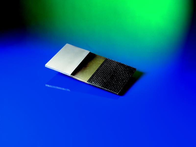CFK-Aluminium-Hybridverbindung mit gießtechnisch in Aluminium integriertem Glasfaserlaminat als Übergangsstruktur. (© Fraunhofer IFAM).