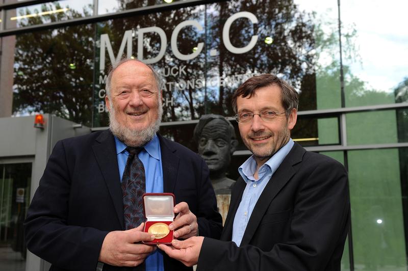 Professor Irving Weissmann of Stanford University, California, USA (left), recipient of the Max Delbrück Medal of the Max Delbrück Center (MDC) Berlin-Buch and Professor Walter Rosenthal (right), MDC-director.