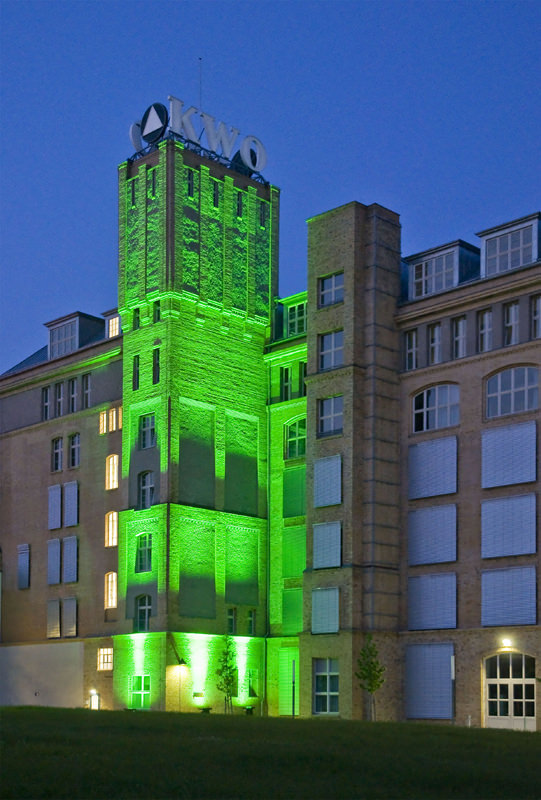 Der zur Langen Nacht der Wissenschaften stimmungsvoll illuminierte Campus der HTW Berlin