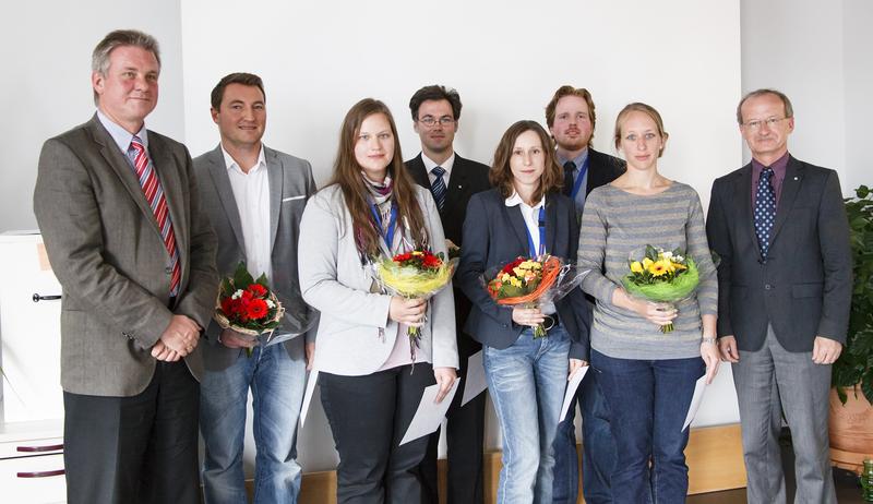 Dr. Gerfried Zeller, 1. Vorsitzender des Fördervereins; Dr. Mathias Schlegel; Anne-Kathrin Schink, PhD;  Dr. Daland C. Herrmann; Dr. Claudia Gabriel; Dr. Dirk von Soosten; Dr. Annette Vogel; Prof. Dr. Dr. h. c. Thomas C. Mettenleiter, Präsident des FLI und Geschäftsführer des Fördervereins (von links nach rechts).