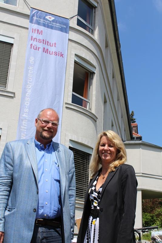 Christoff Zalpour, Professor für Physiotherapie an der Hochschule Osnabrück, freute sich mit Dr. Bronwen Ackermann von der University of Sydney eine der weltweit führenden Forscherinnen auf dem Gebiet der Musikerphysiotherapie begrüßen zu können.