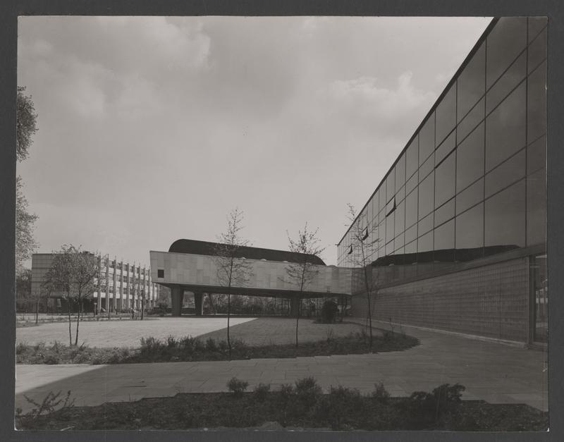Der von Bernhard Pfau konzipierte Campus bestach Ende der 50er Jahre durch seine Transparenz und Offenheit. 