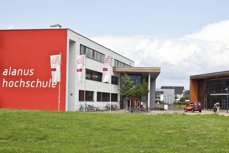 Als eine von wenigen deutschen Hochschulen bietet die Alanus Hochschule das Studium Generale als verbindliches kulturwissenschaftliches Ergänzungsstudium an.