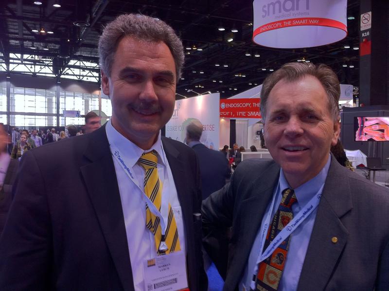 Klinikdirektor Prof. Markus M. Lerch (li.) mit Prof. Barry Marshall, dem Entdecker des Helicobacter pylori auf einem Kongress in Chicago 2012.
