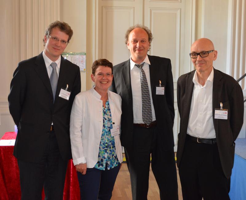 Die Preisträger und ihre Betreuerin (v.l.): Thomas Bumm, Iris Zwirner-Baier, Gernot Stuhler und Herrmann Koepsell.